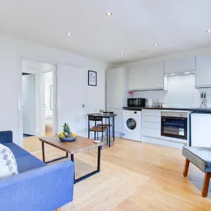 Apartment Wonderful Two-bedroom, London